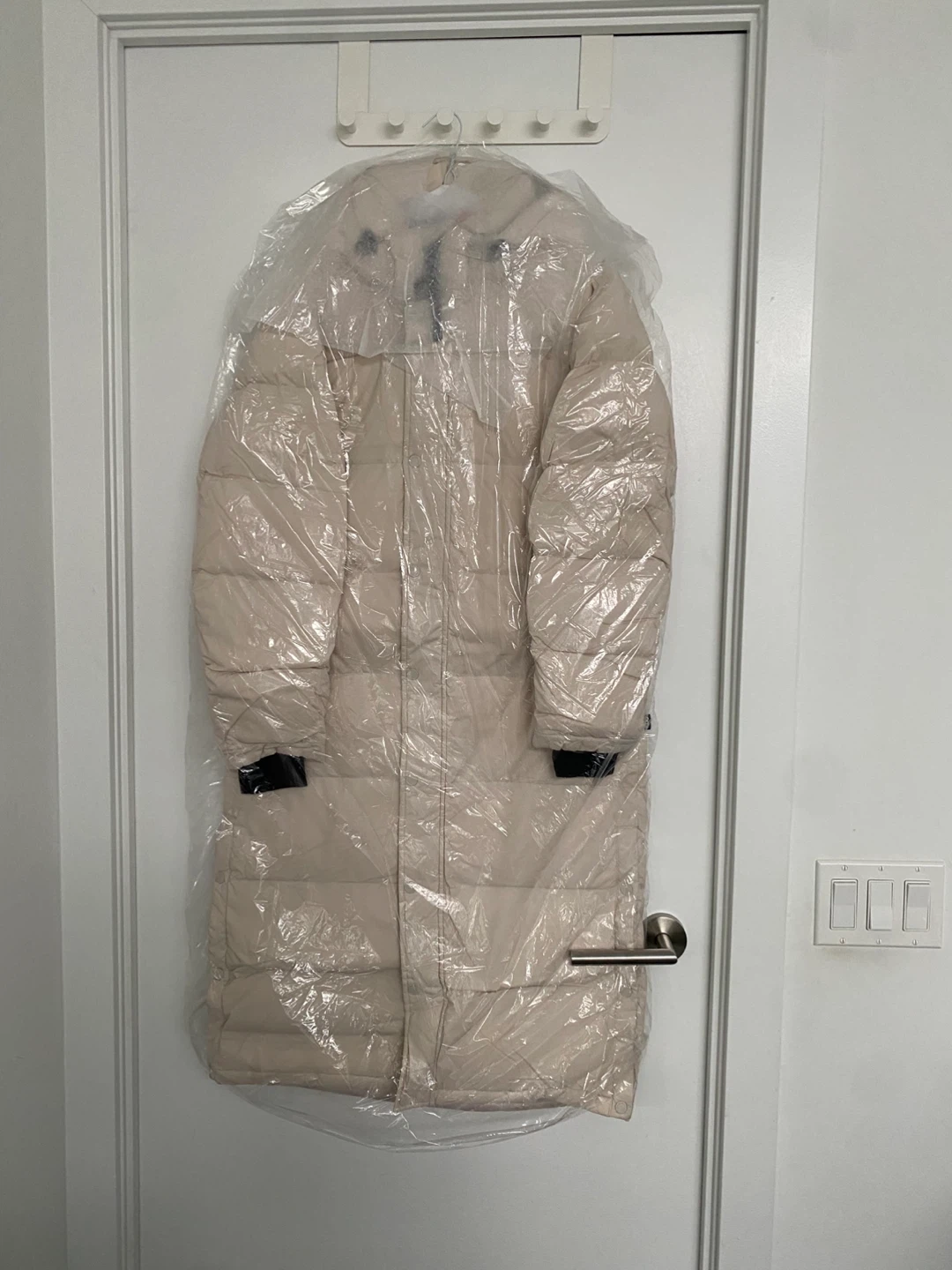 Aritzia The Super Puff Long - Matte Pearl, Size M