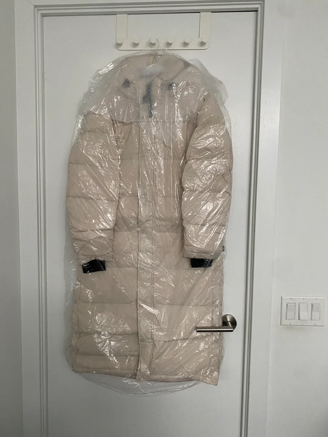 Aritzia The Super Puff Long - Matte Pearl, Size M