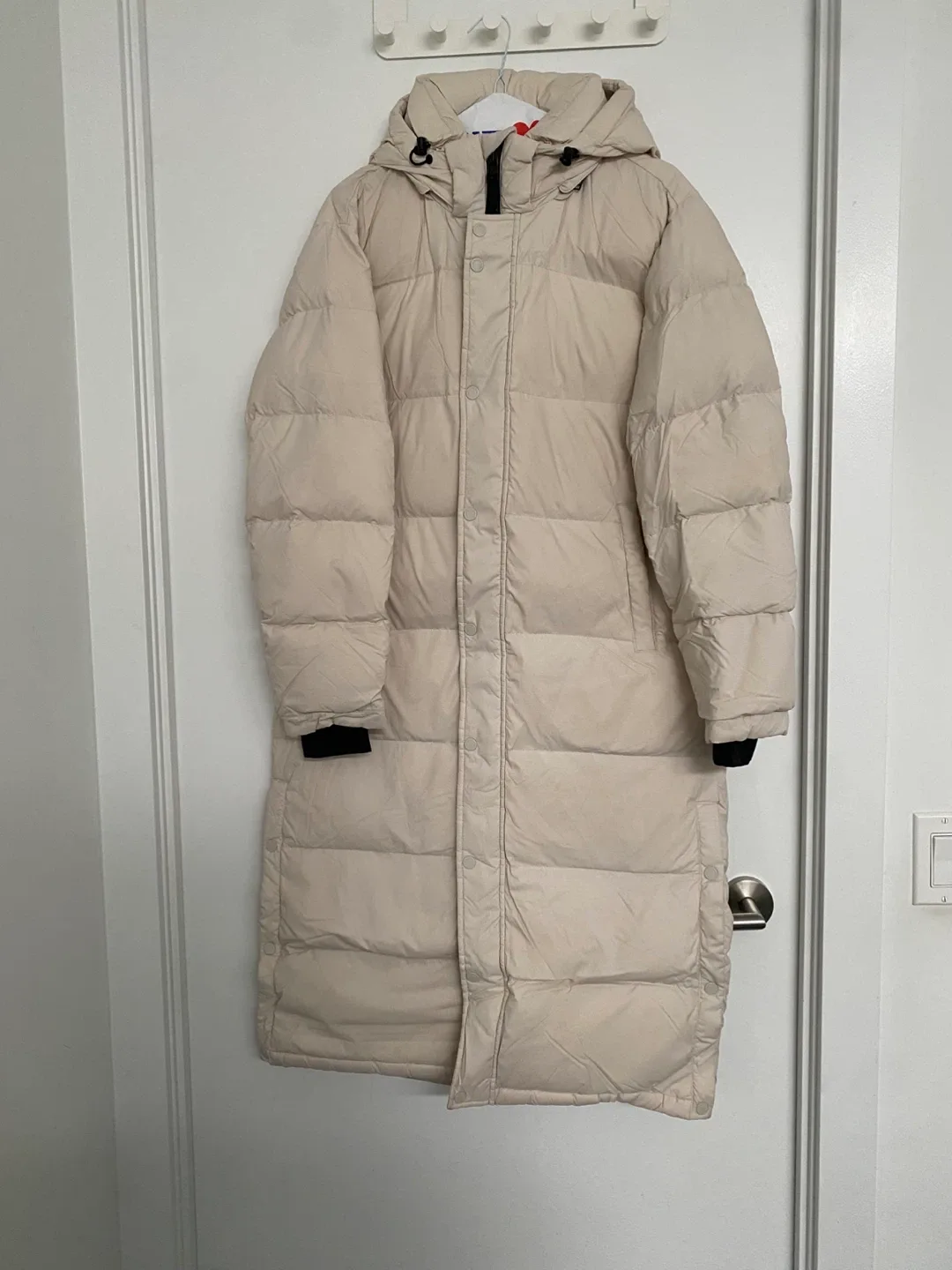 Aritzia The Super Puff Long - Matte Pearl, Size M image indicator(5)