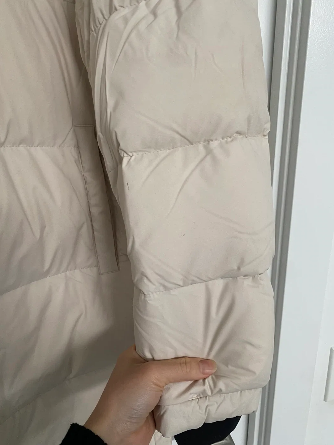 Aritzia The Super Puff Long - Matte Pearl, Size M image indicator(8)