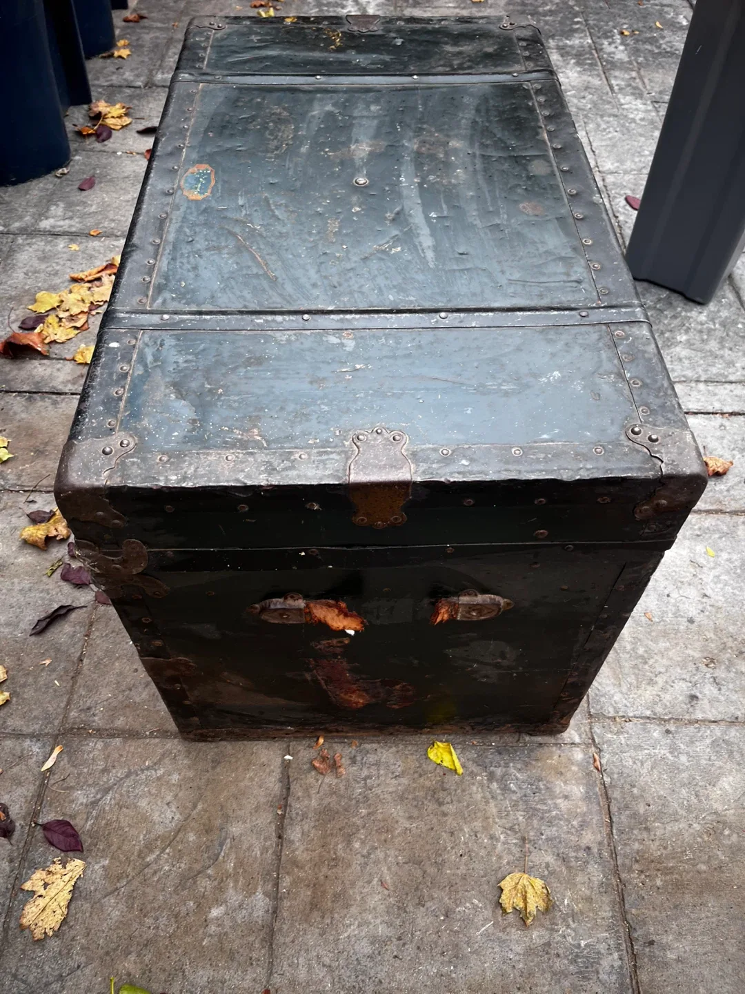 Antique steamer trunk image indicator(5)