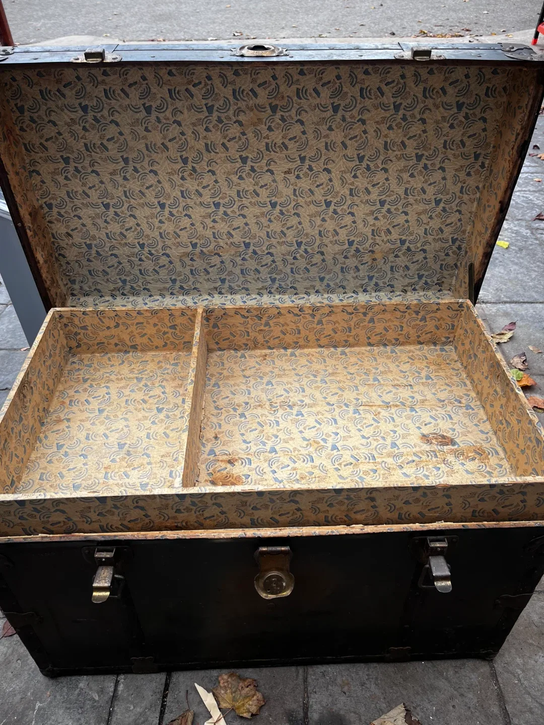 Antique steamer trunk image indicator(2)
