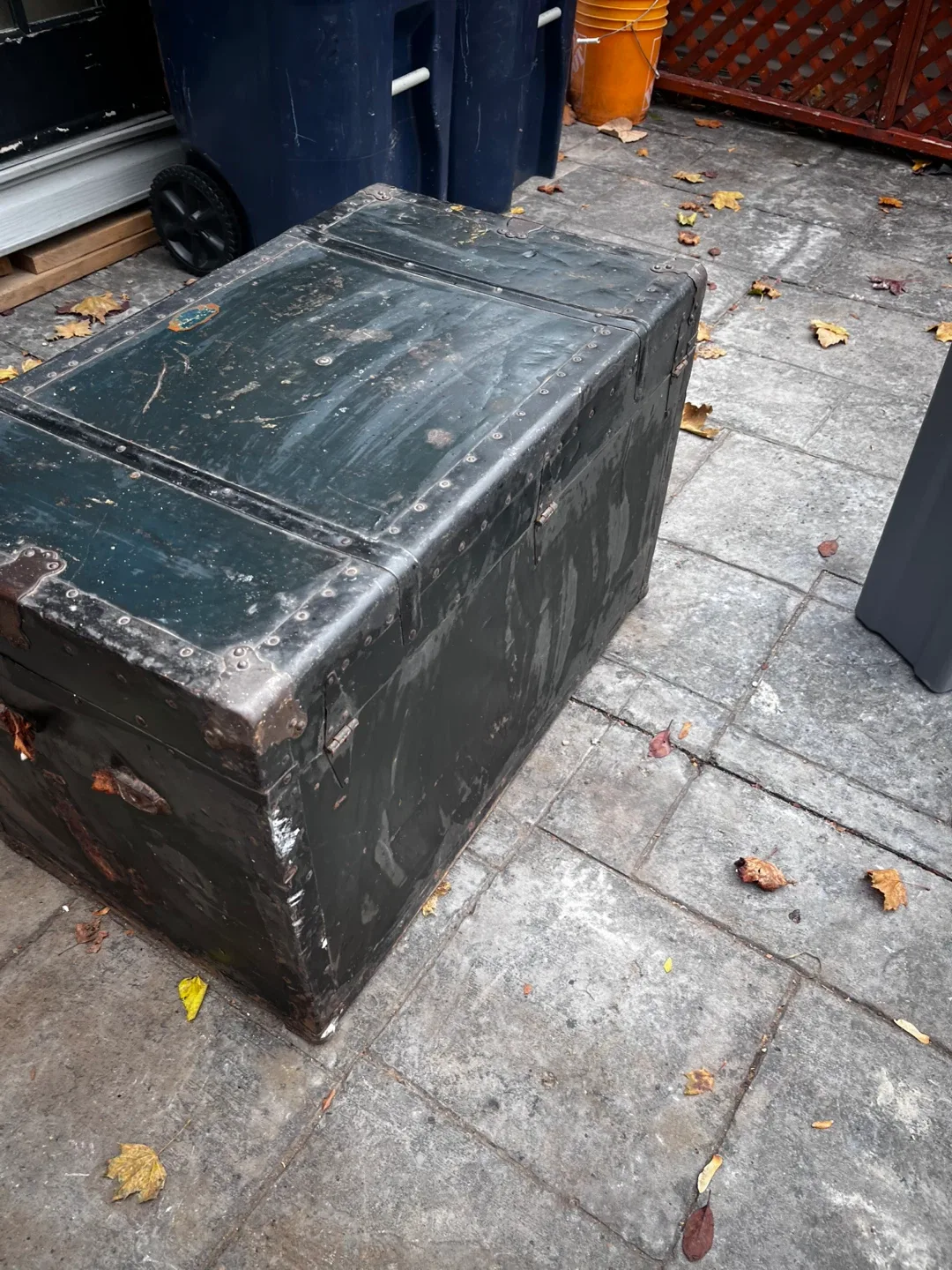 Antique steamer trunk image indicator(4)