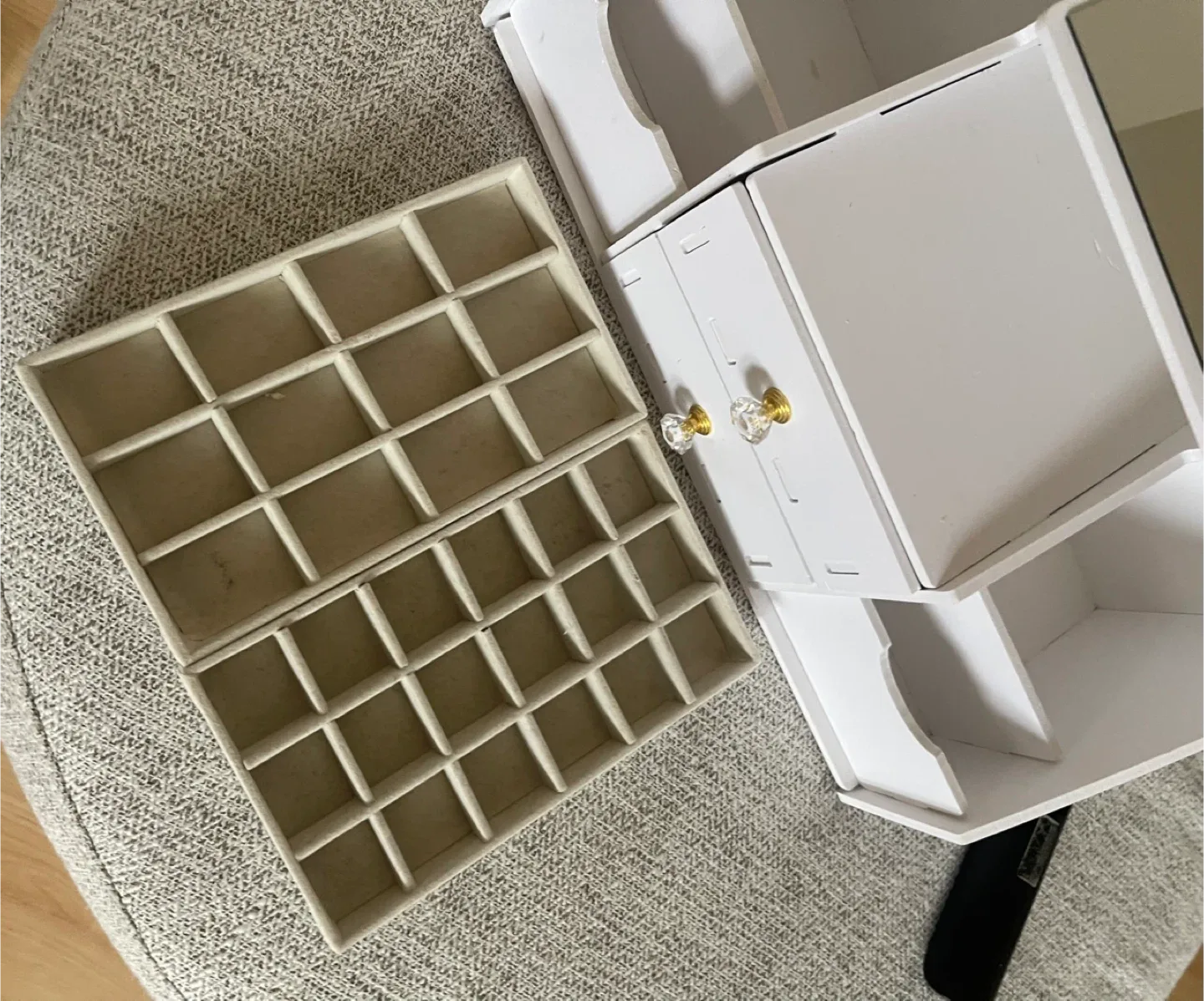 White Wooden Makeup Organizer with Mirror image indicator(4)