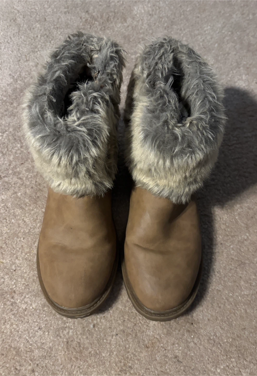 Beautiful Faux Fur Winter Boots (size 4) 🥕