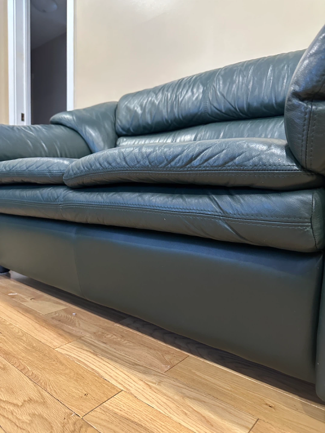 La Galerie du Meuble Leather Italian Loveseat (CAN DELIVER) - photo 5