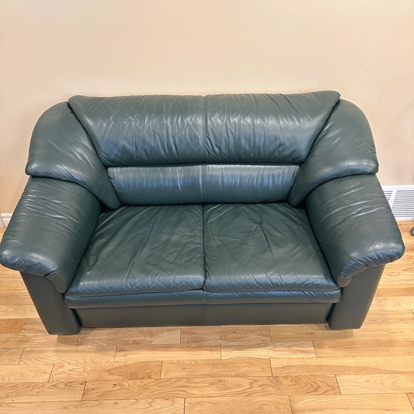 La Galerie du Meuble Leather Italian Loveseat (CAN DELIVER)