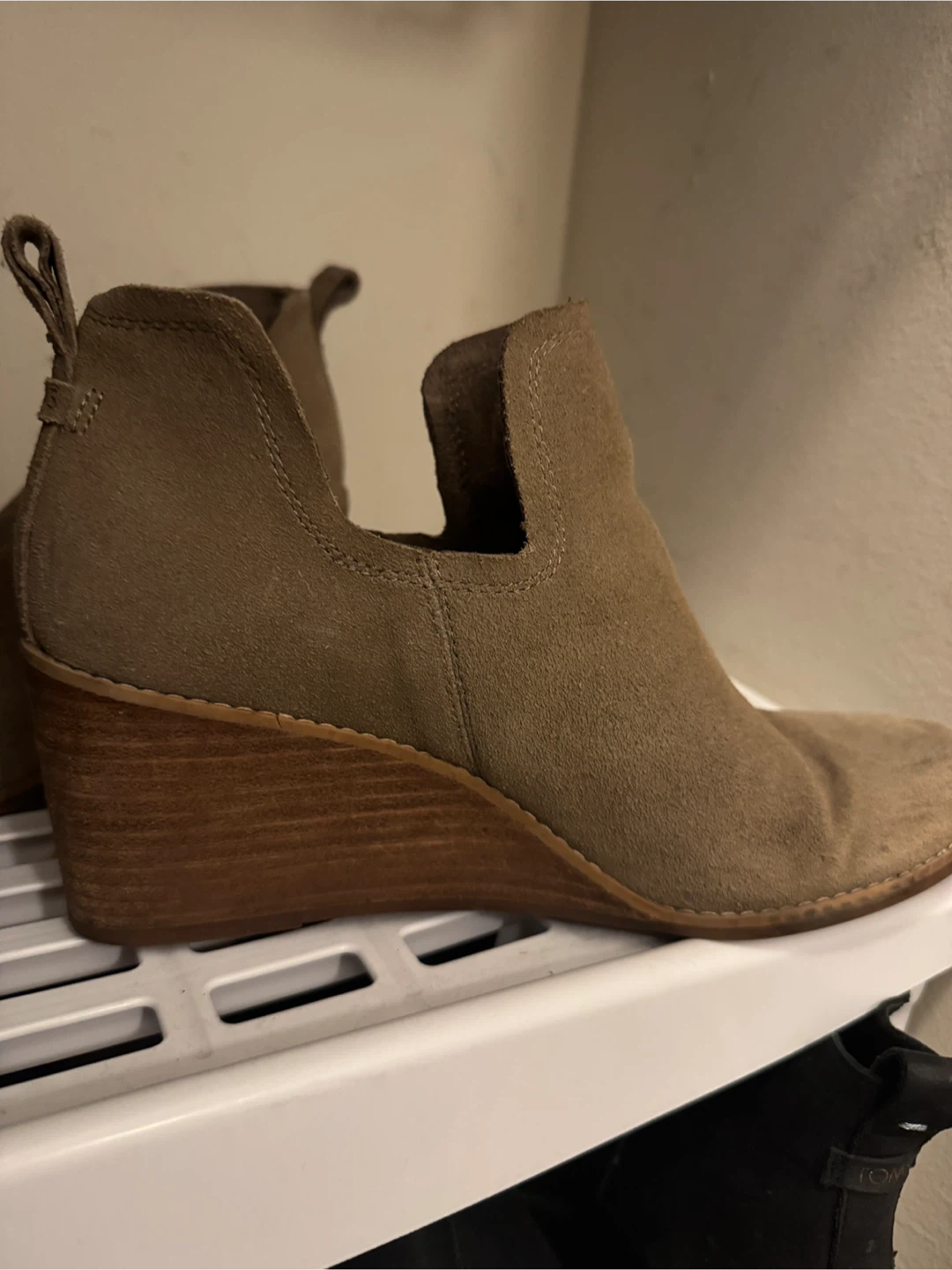 Suede wedge booties - photo 4