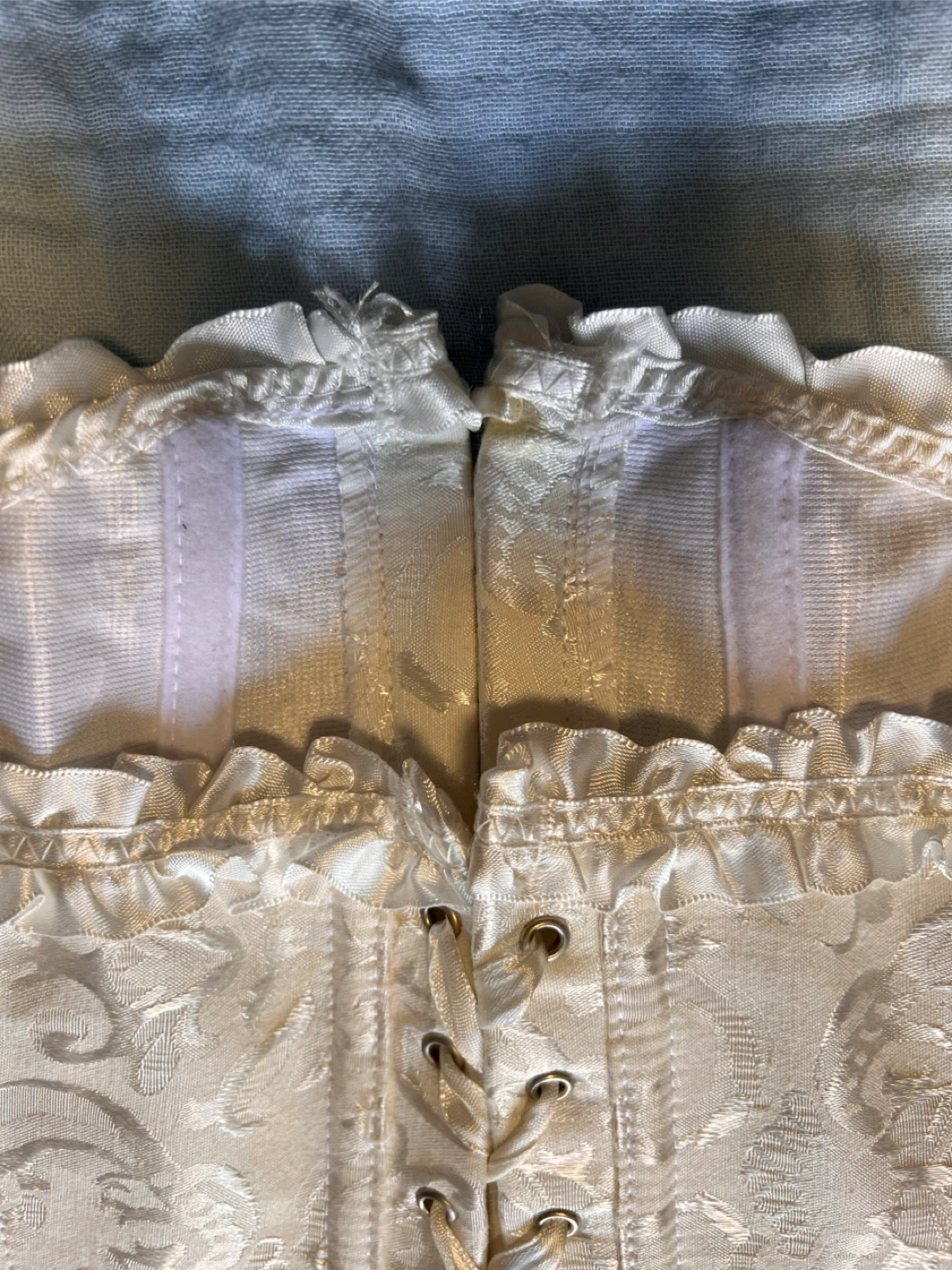 Women’s Vintage White French Lace Corset - photo 3