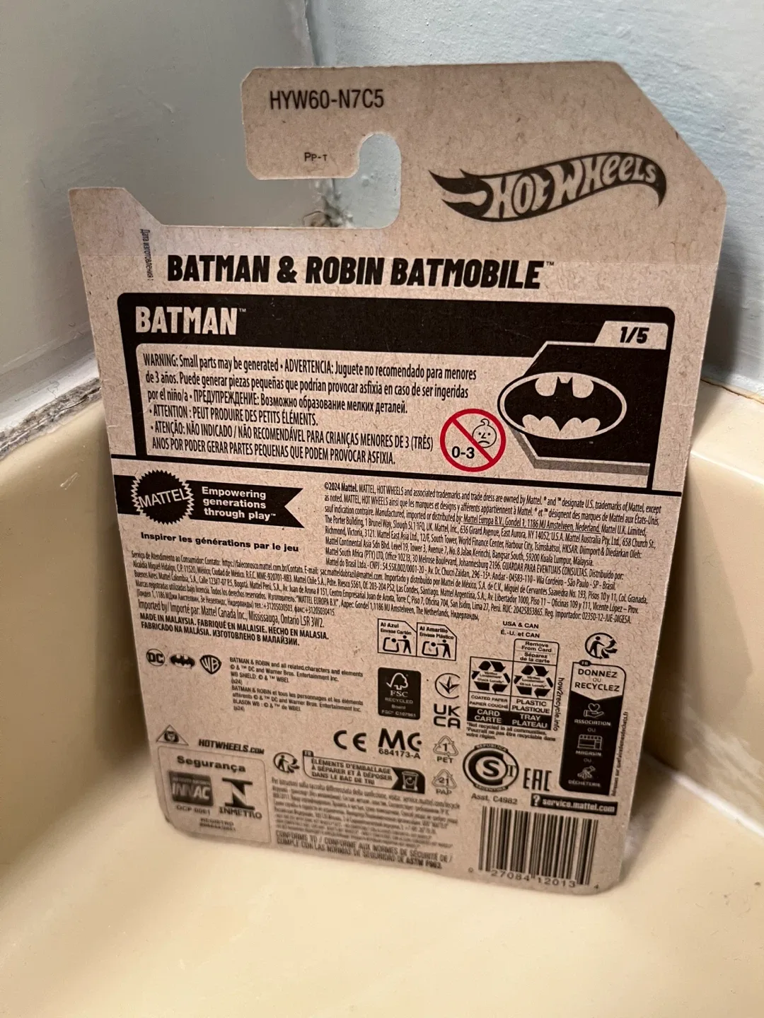 Hot Wheels Batman & Robin Batmobile 2/250 image indicator(3)