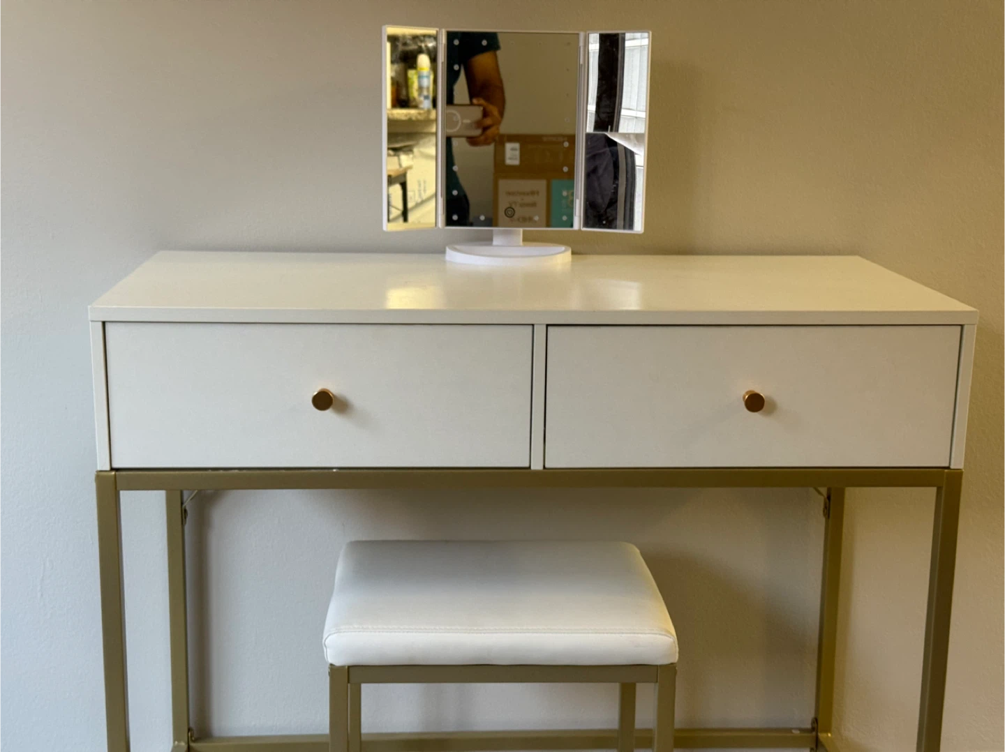 Vanity Table with Mirror and Stool - photo 2