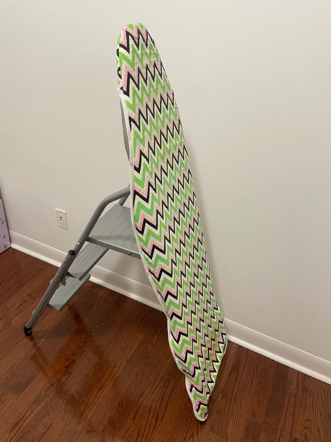 Ironing Board - Foldable with Cover image indicator(3)
