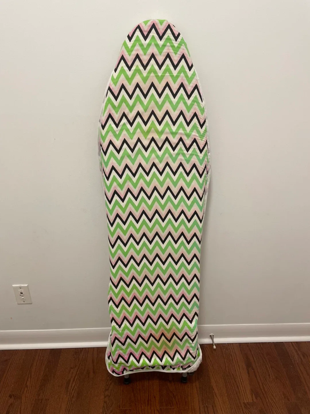 Ironing Board - Foldable with Cover image indicator(4)
