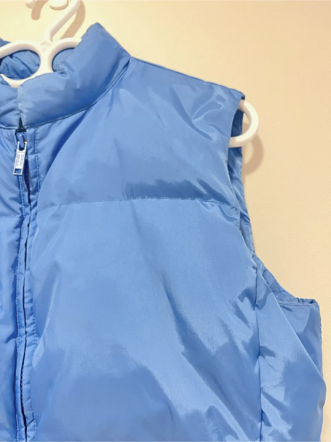 Like New Banana Republic Puffer Vest - Size M image indicator(2)