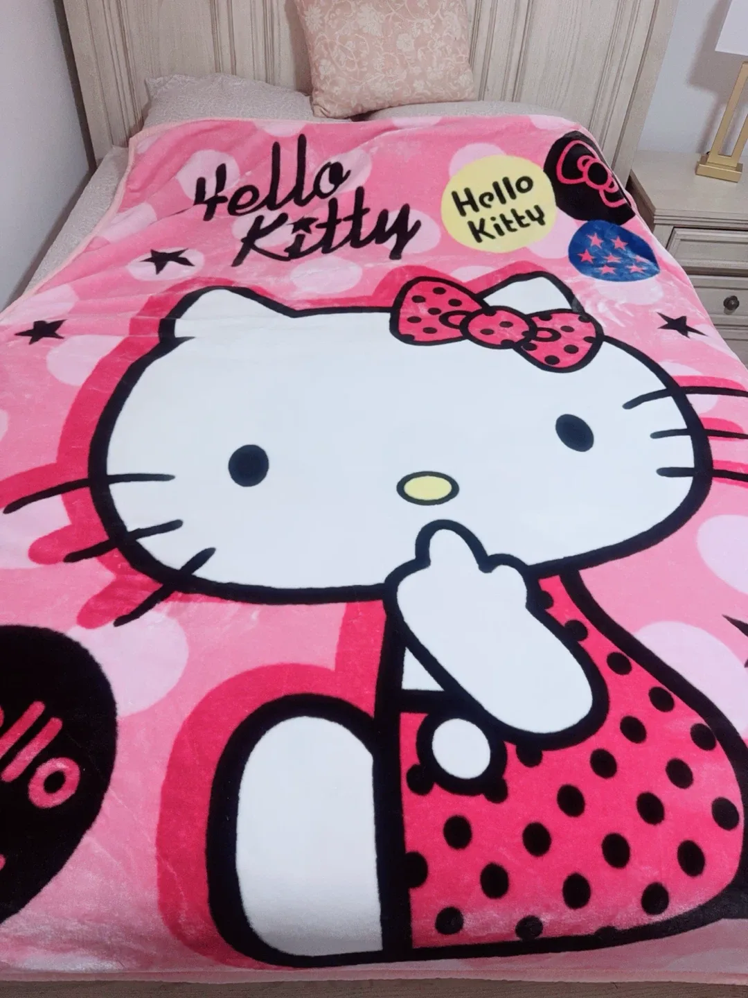 Hello Kitty Pink Blanket image indicator(2)