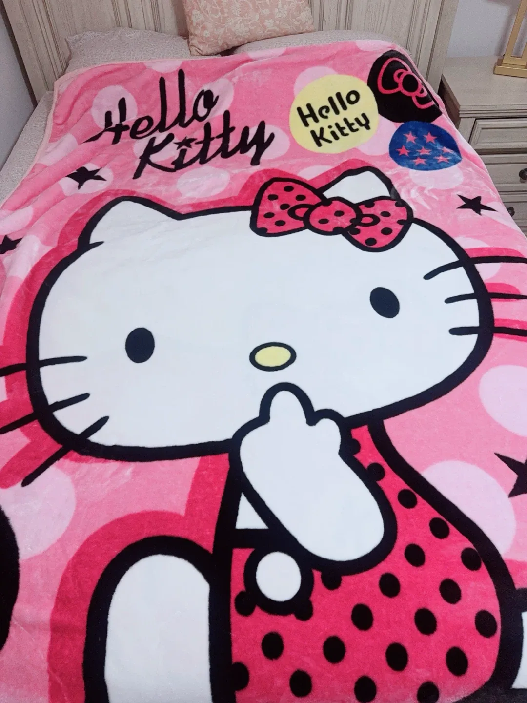 Hello Kitty Pink Blanket image indicator(3)
