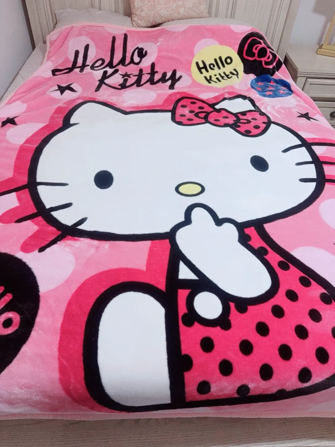 Hello Kitty Pink Blanket image indicator(4)