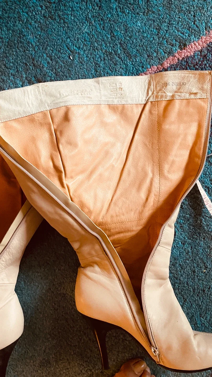 Floral Embroidered Knee-High Leather Boots image indicator(4)