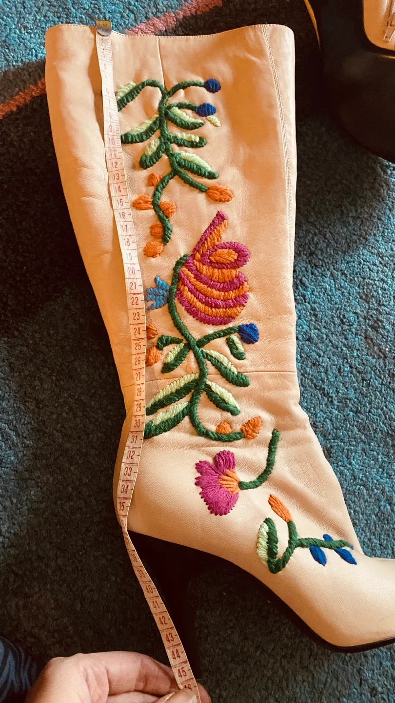 Floral Embroidered Knee-High Leather Boots image indicator(8)