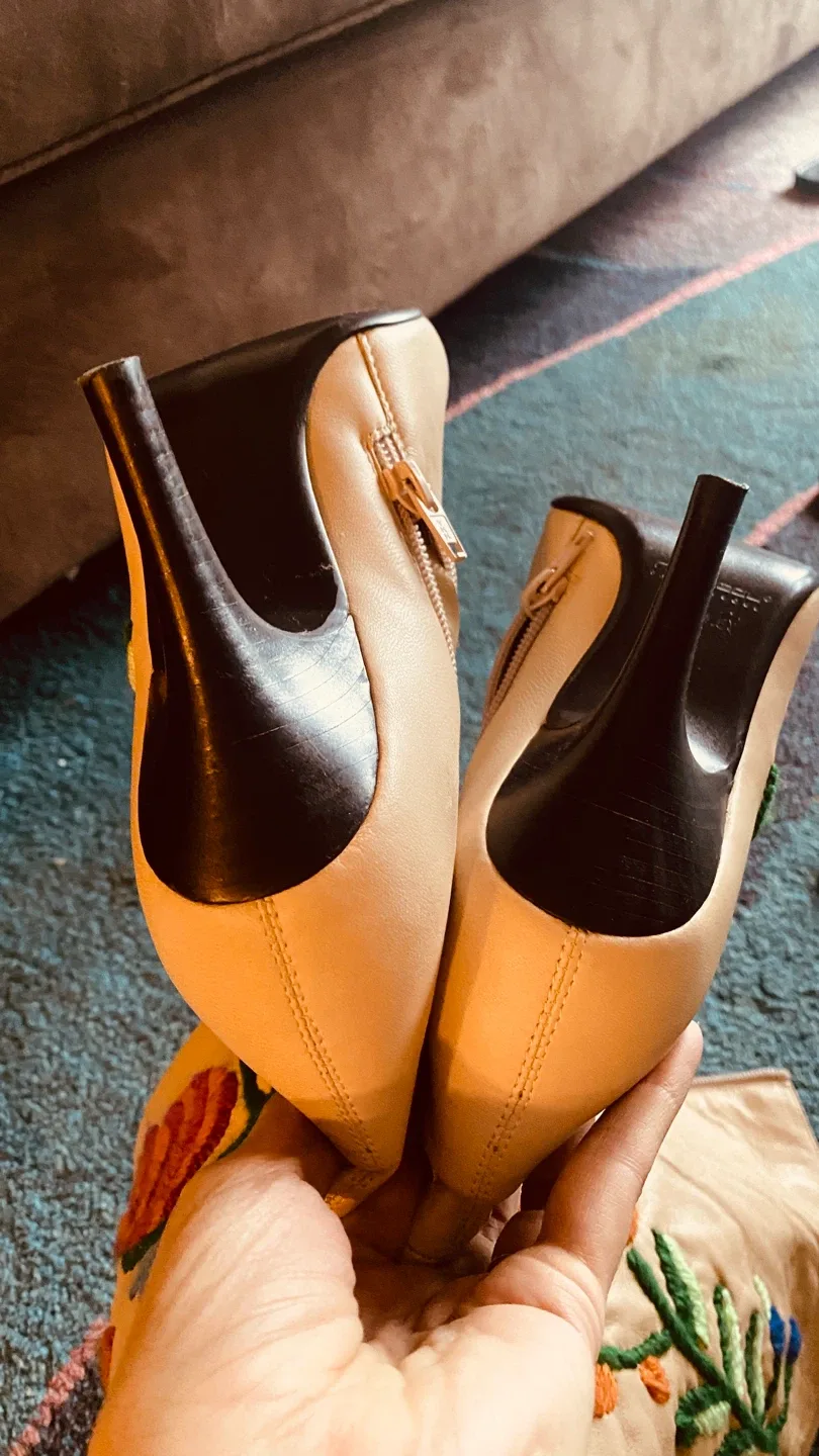 Floral Embroidered Knee-High Leather Boots image indicator(7)