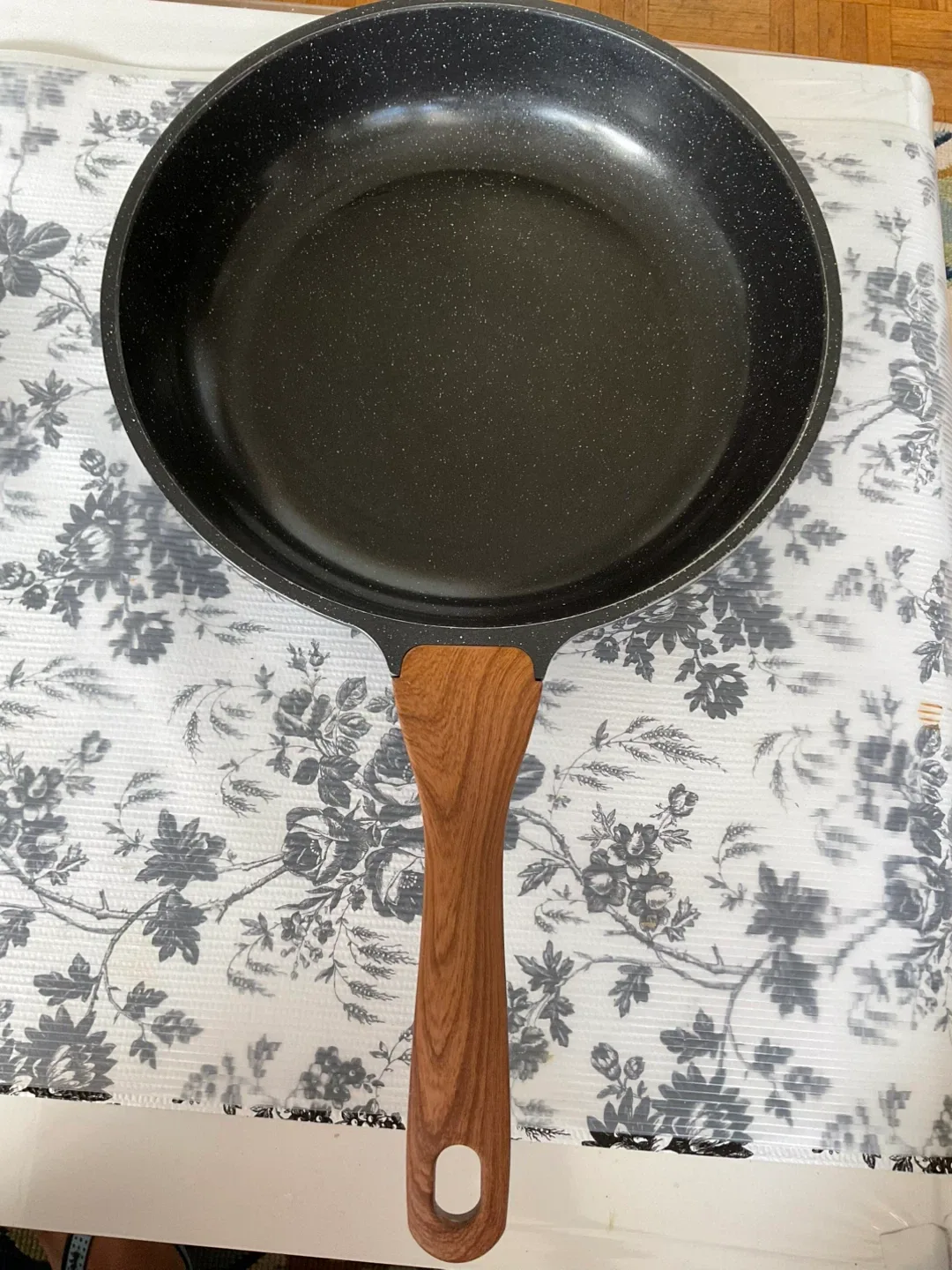 Frying Pan with Lid image indicator(2)