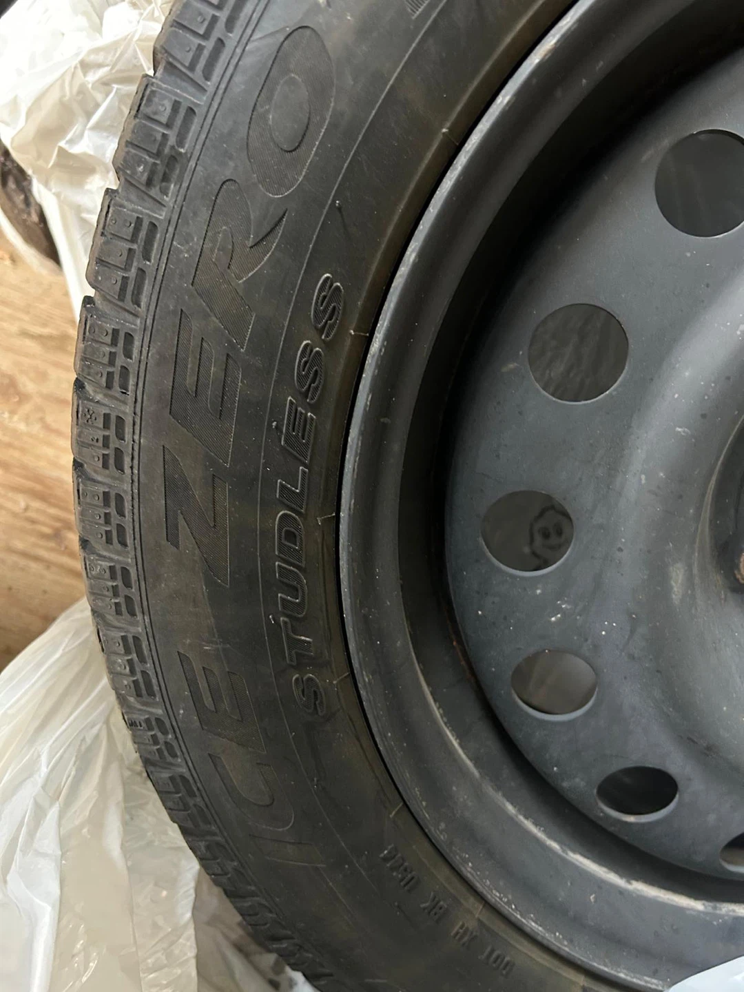 Pirelli Ice Zero Studless 205/55R16 Winter Tire - photo 2
