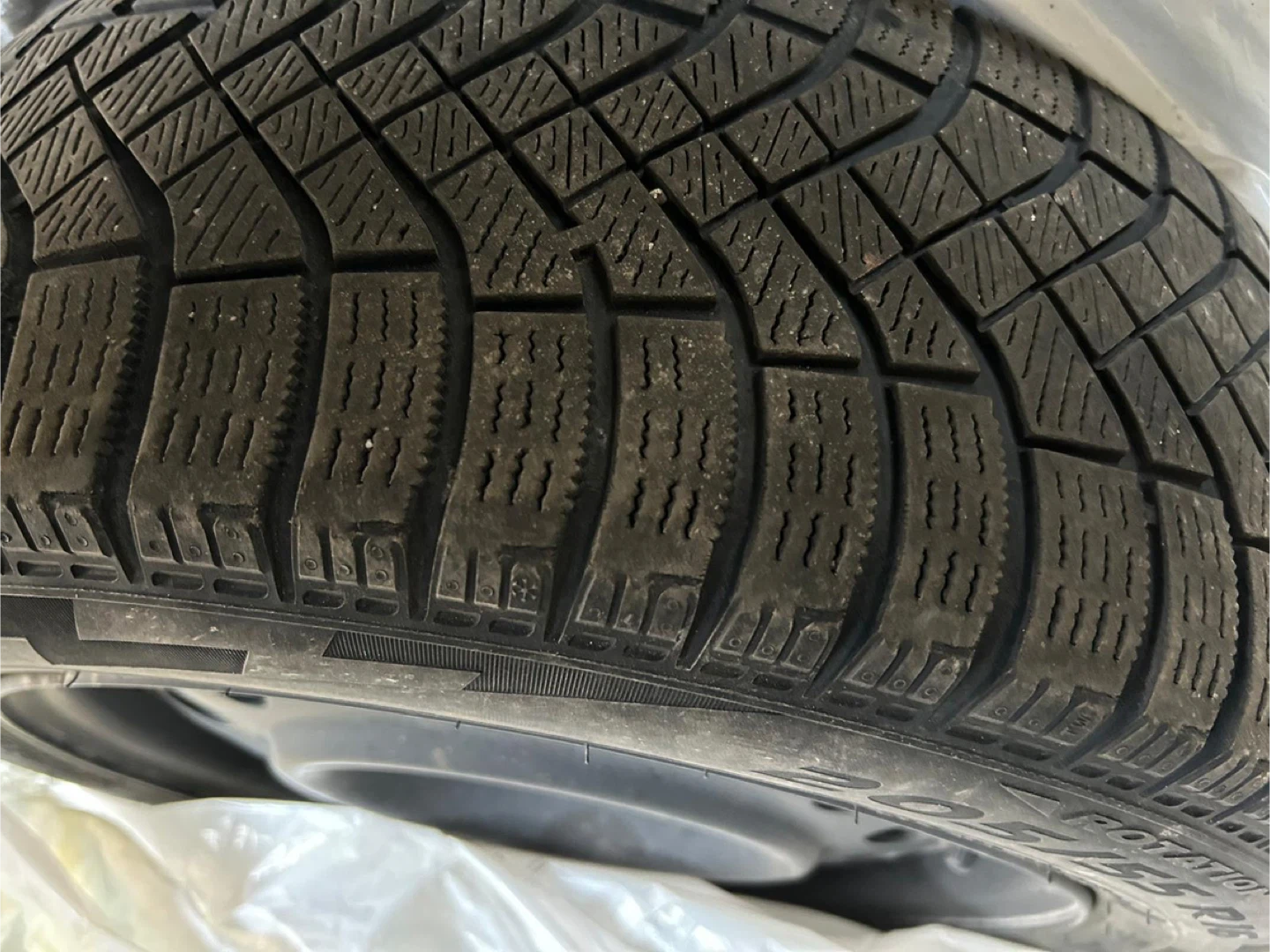 Pirelli Ice Zero Studless 205/55R16 Winter Tire - photo 3