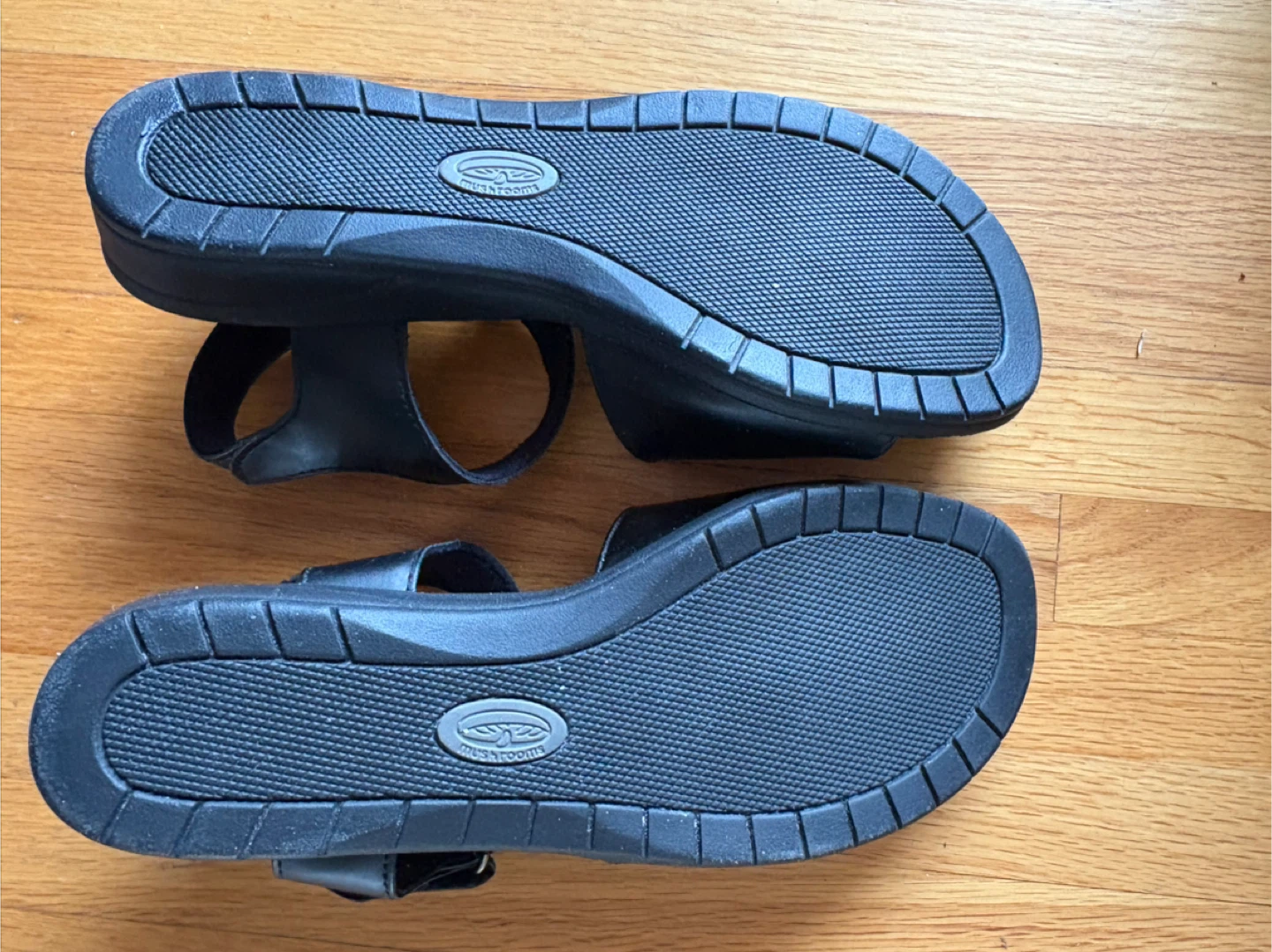 Mushrooms Black Sandals Size 8 - photo 5