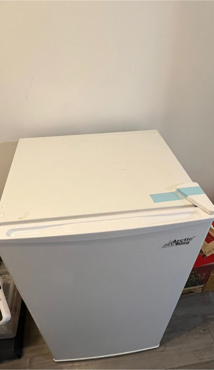 Arctic King White Mini Fridge