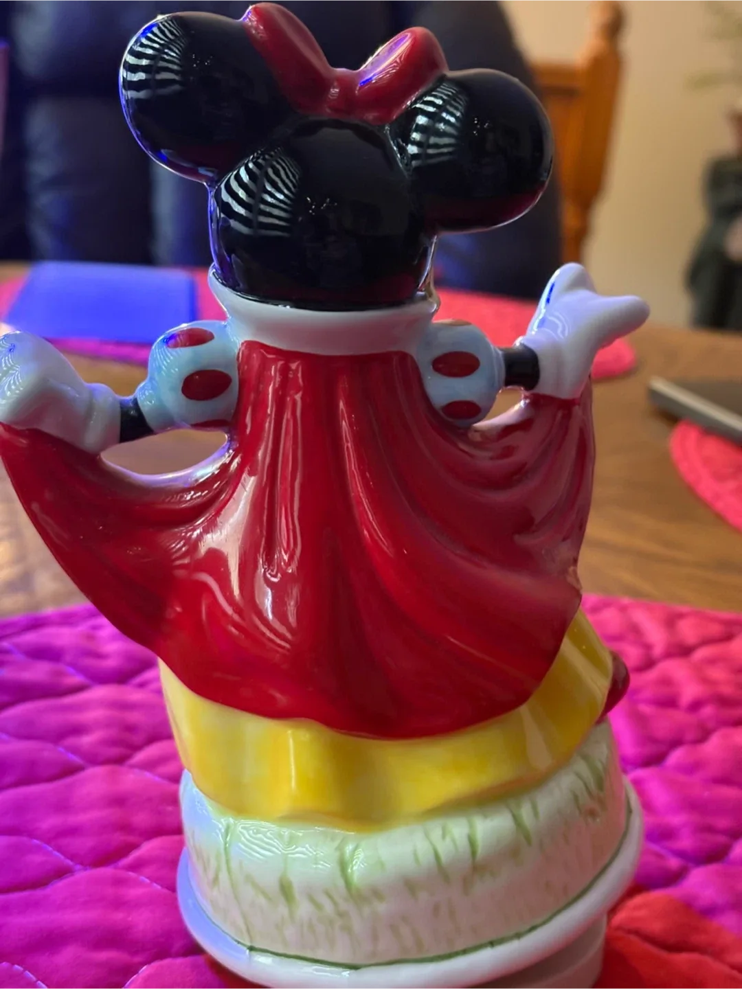 Disney Snow White Figurine image indicator(2)