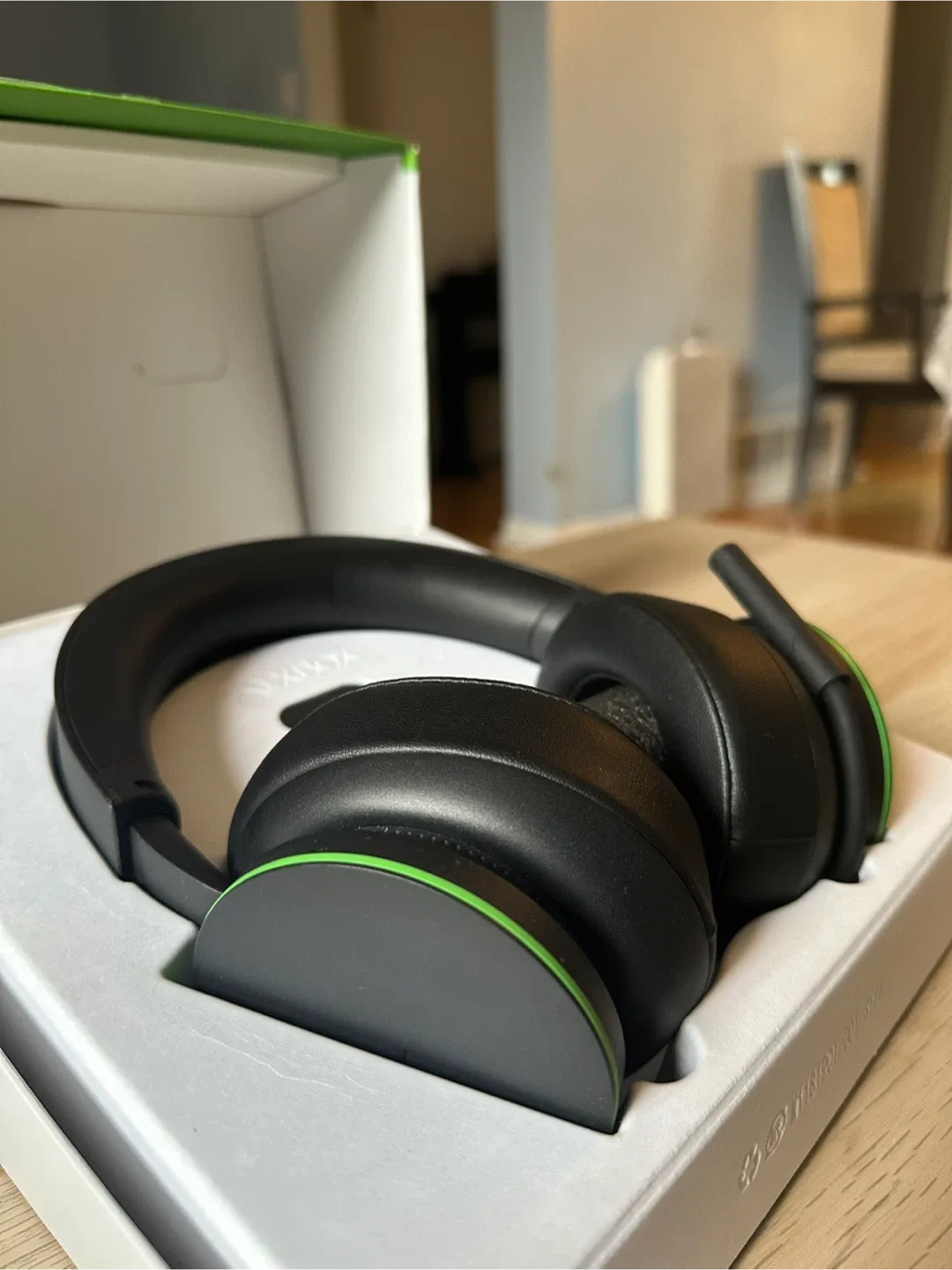 Xbox Wireless Headset (like new) image indicator(4)