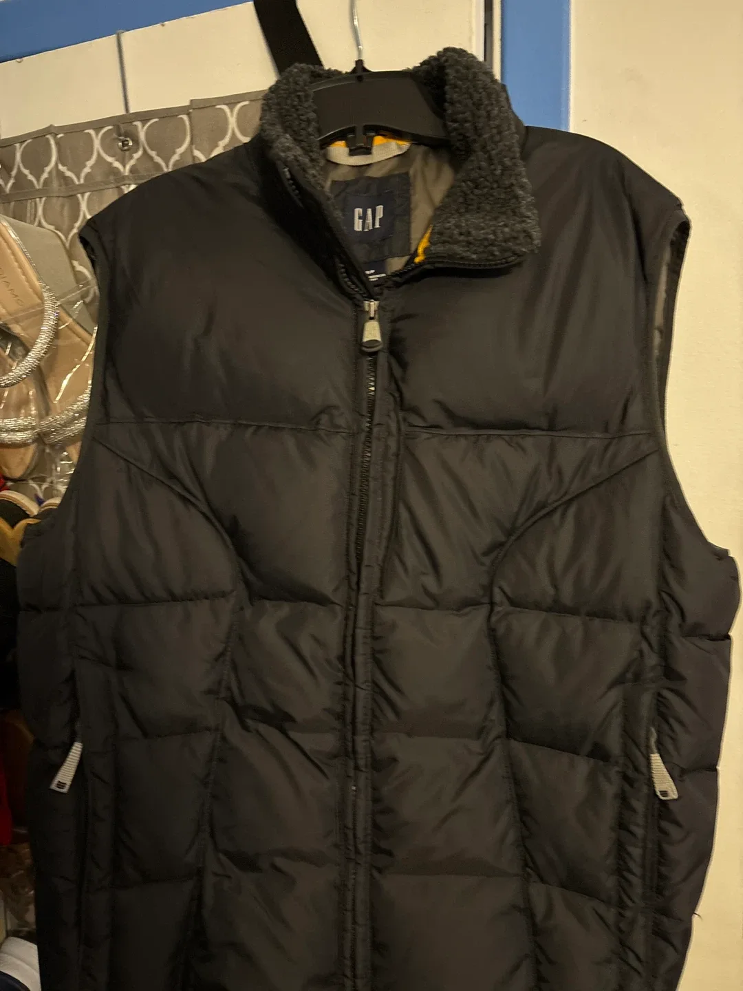GAP Black Puffer Vest - Size S image indicator(3)