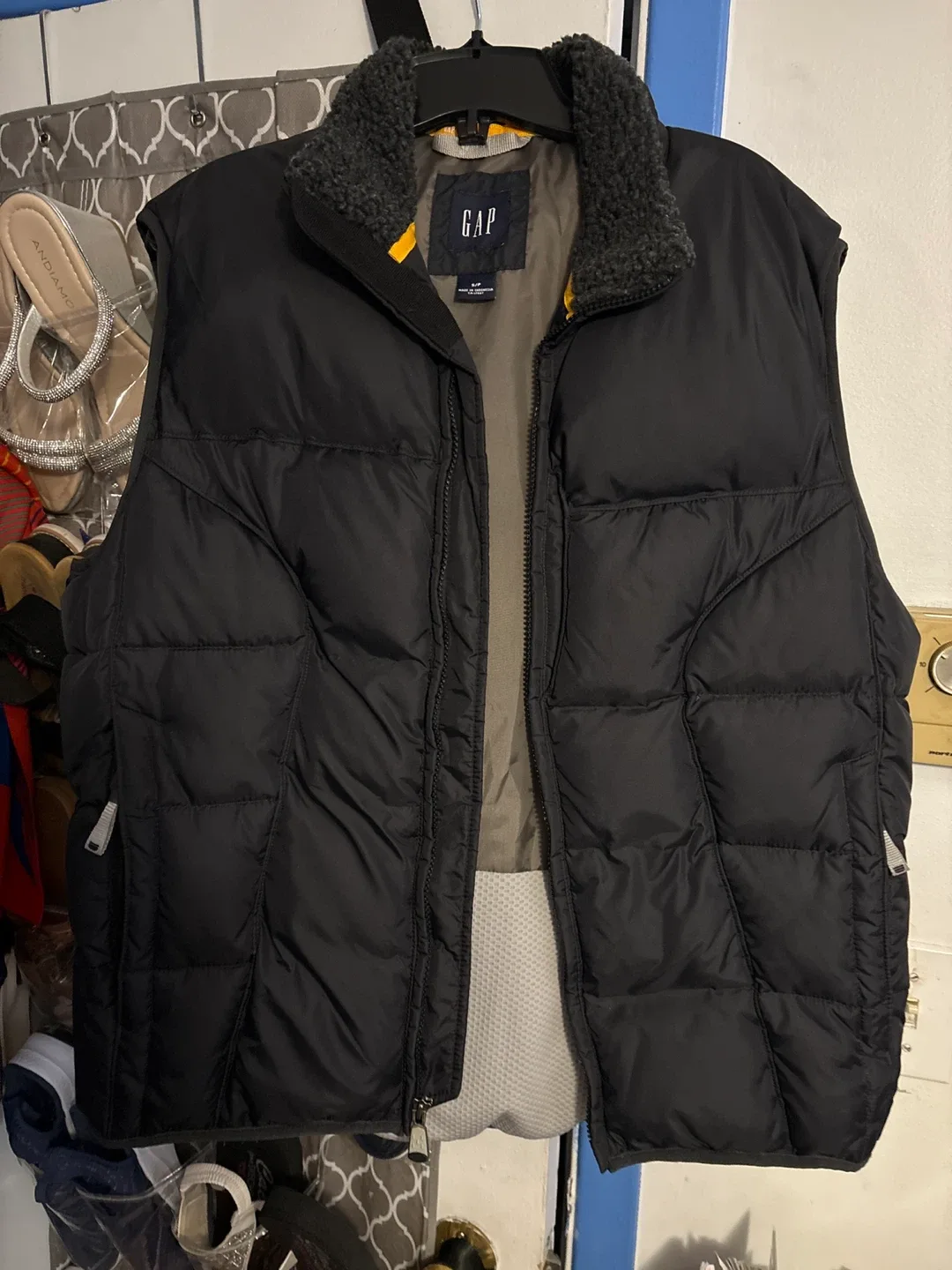 GAP Black Puffer Vest - Size S image indicator(2)