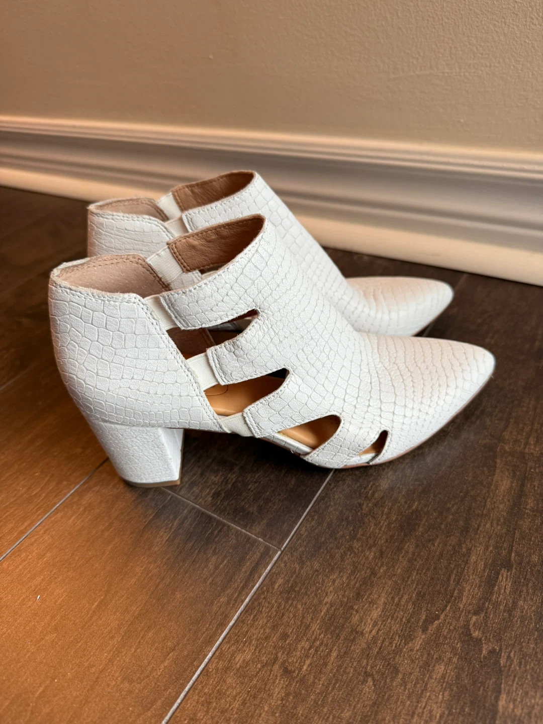 White Cutout Ankle Booties - Size 6 - photo 4