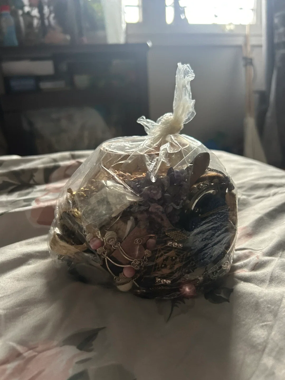 Bag of assorted jewelry image indicator(2)