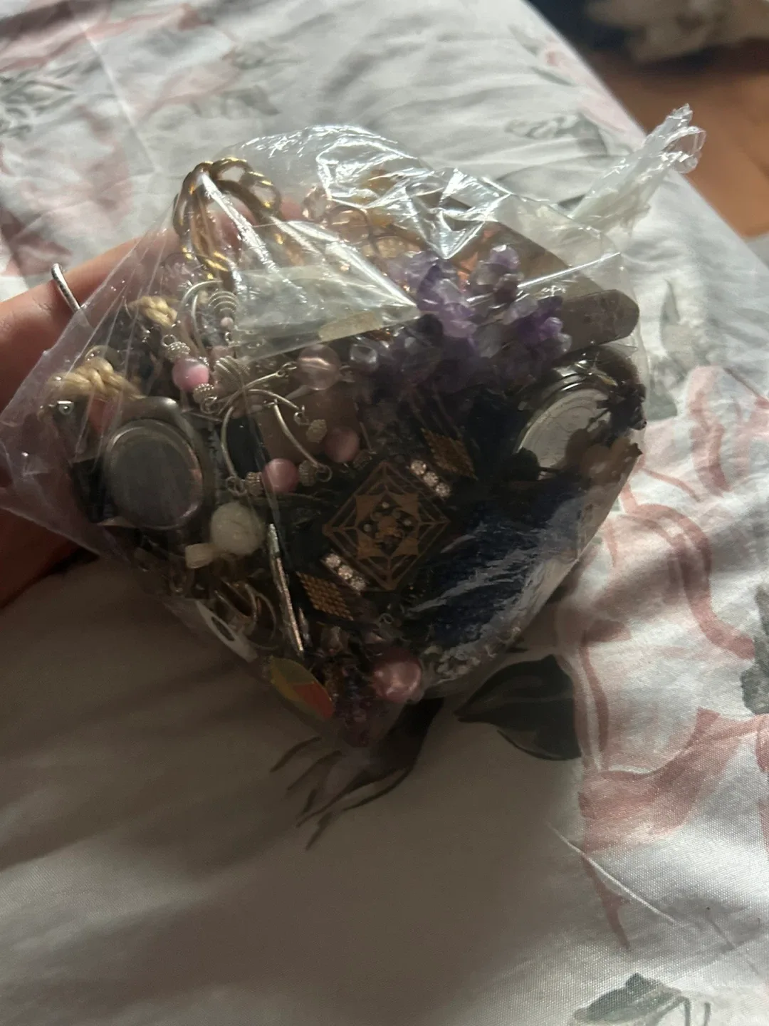 Bag of assorted jewelry image indicator(4)