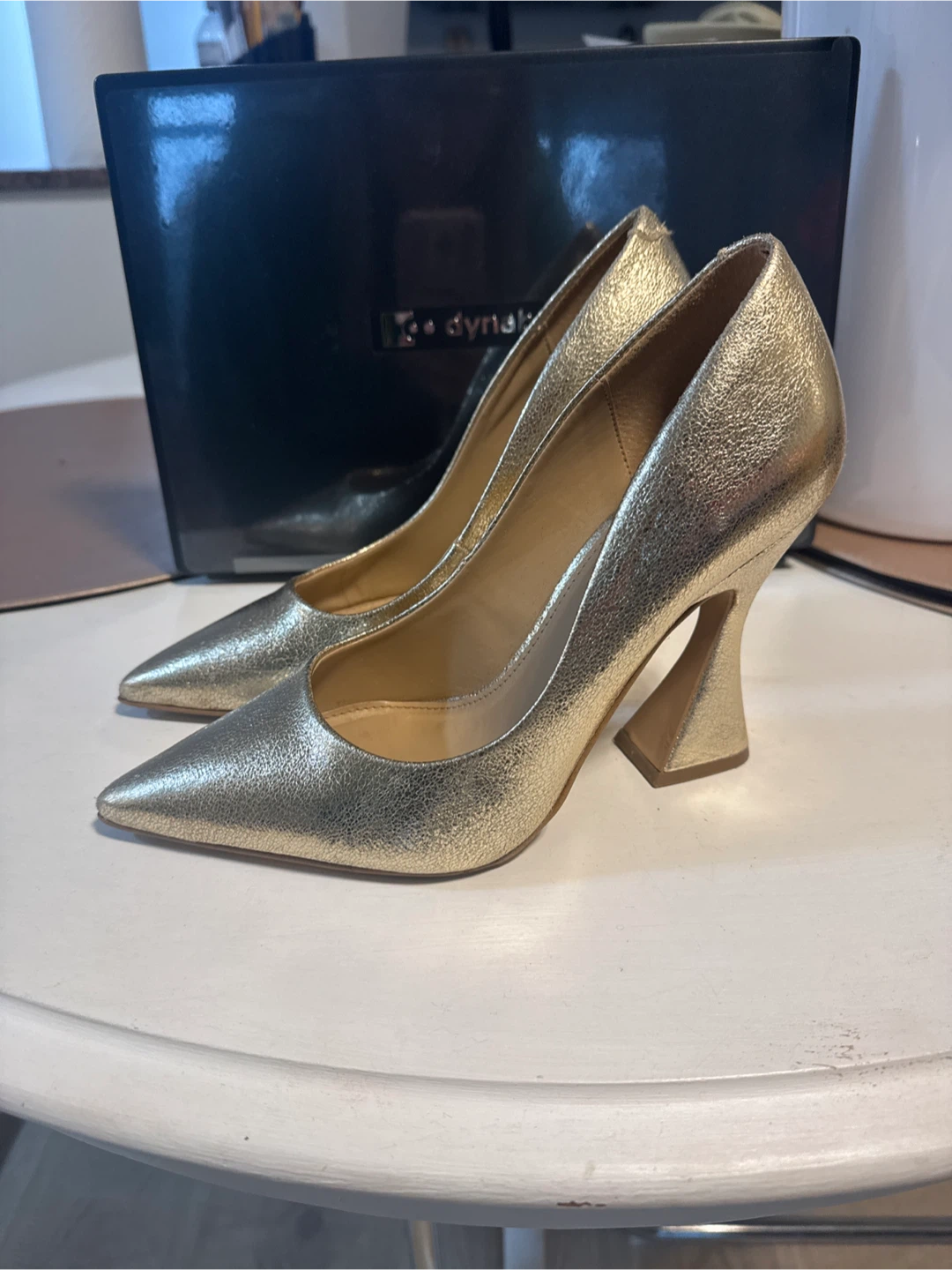 Steve Madden Gold Heels, Size 7.5 - photo 2