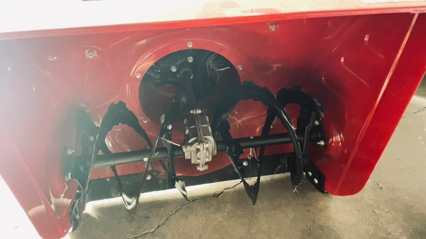 Murray 824EX Snowblower - Ready for Winter! image indicator(2)