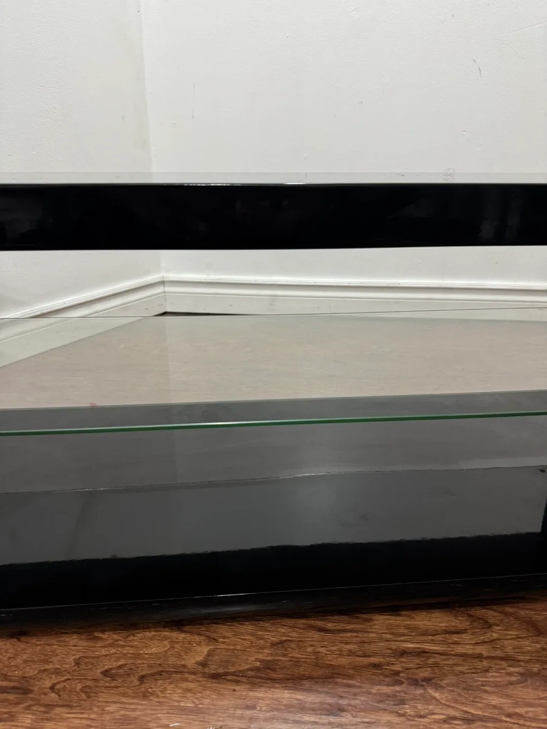 60” Glossy Black TV Stand with tempered Glass Shelf image indicator(3)