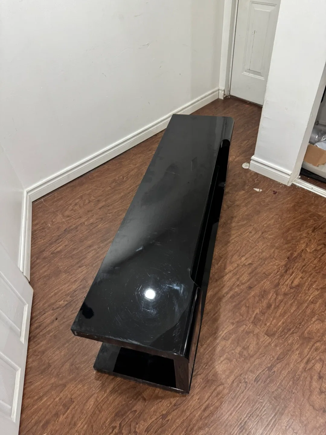 60” Glossy Black TV Stand with tempered Glass Shelf image indicator(6)