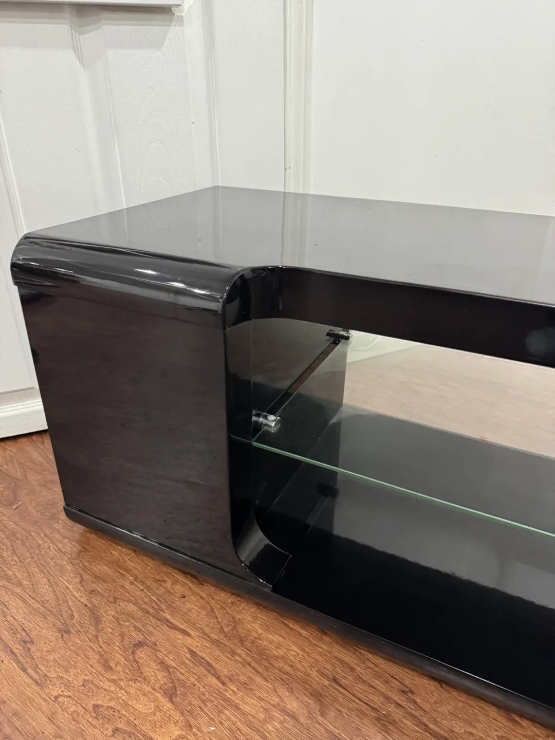 60” Glossy Black TV Stand with tempered Glass Shelf image indicator(2)