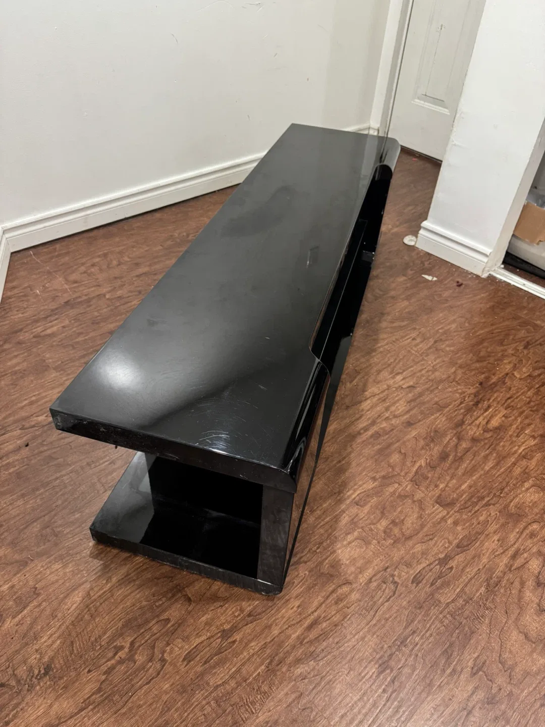 60” Glossy Black TV Stand with tempered Glass Shelf image indicator(5)