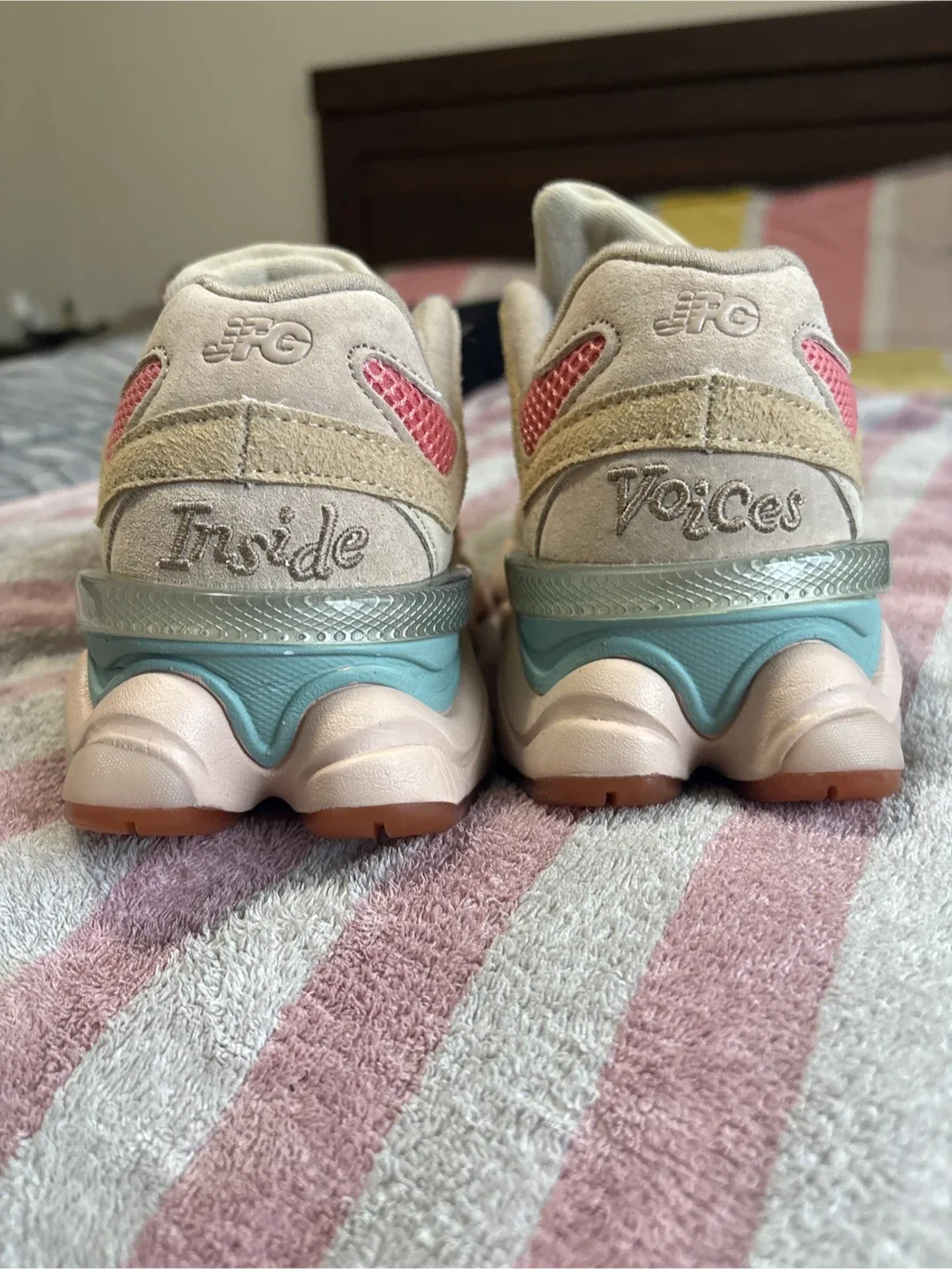 New Balance 9060 Pink/Beige Sneakers image indicator(3)