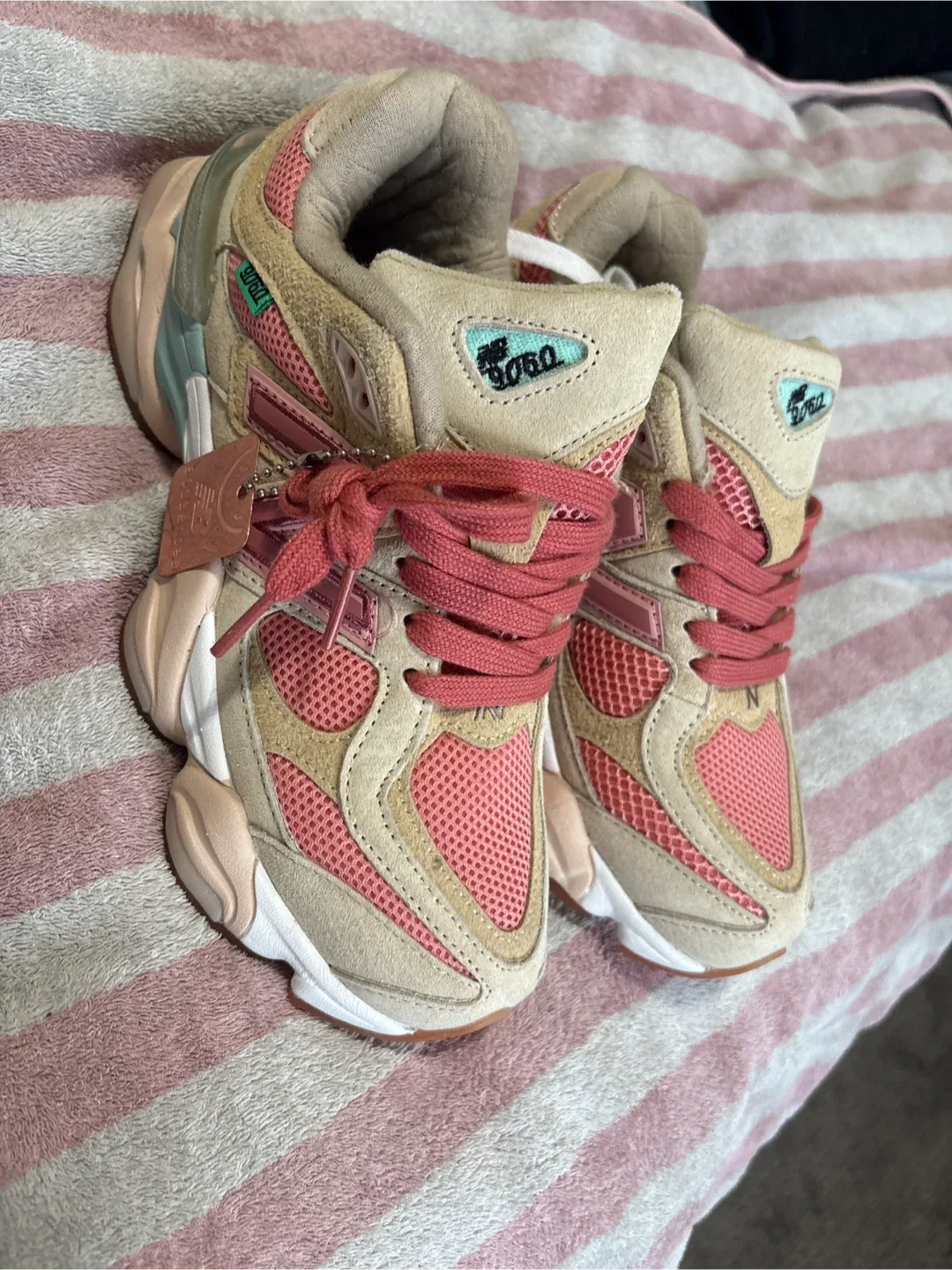 New Balance 9060 Pink/Beige Sneakers image indicator(5)