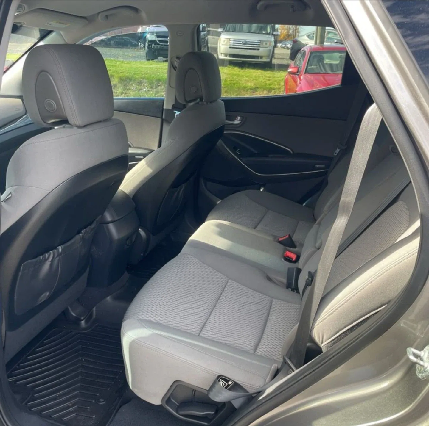 2014 Hyundai Santa Fe SUV - Gray image indicator(7)