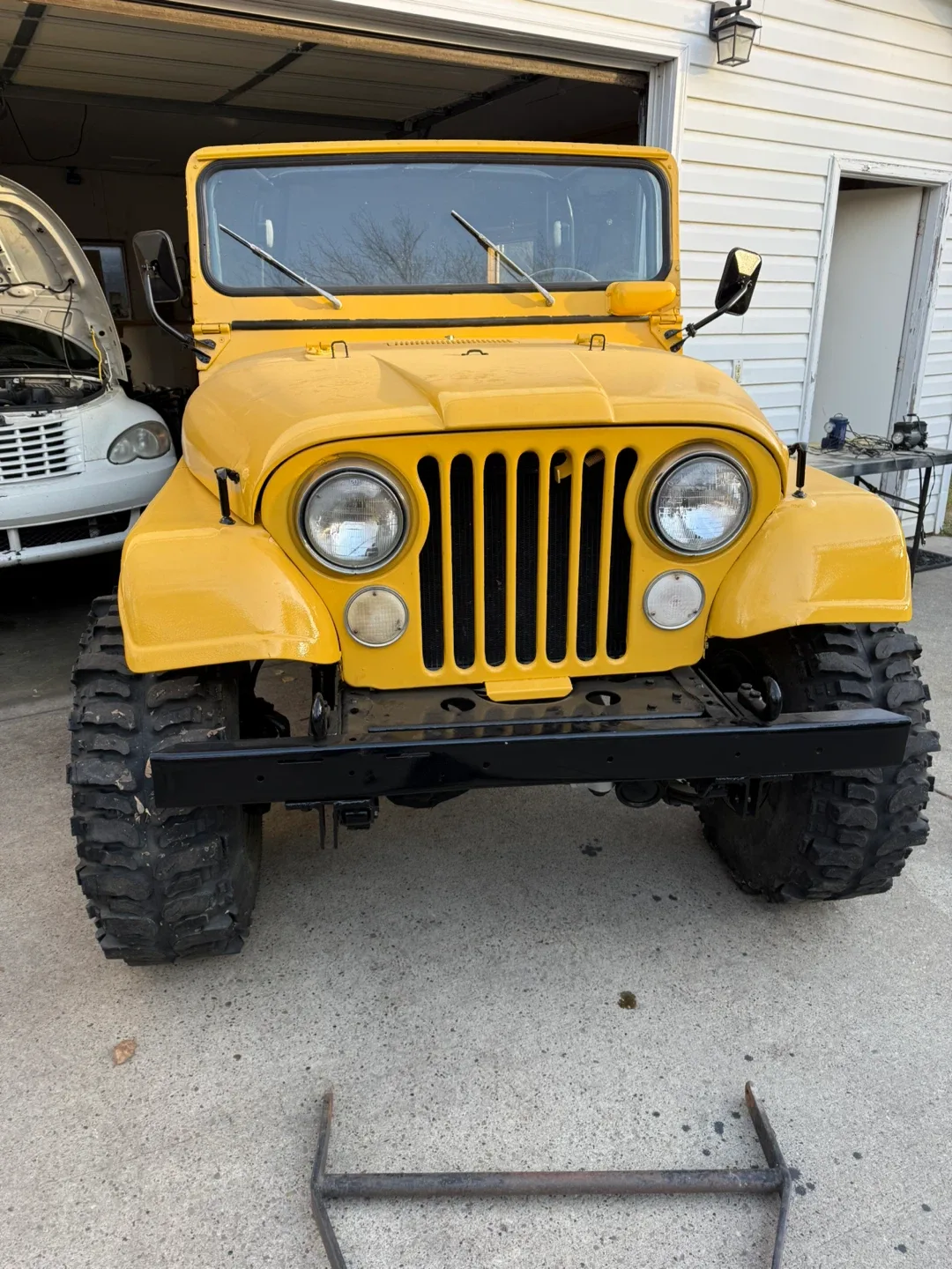 Vintage Yellow Jeep CJ-5 image indicator(5)