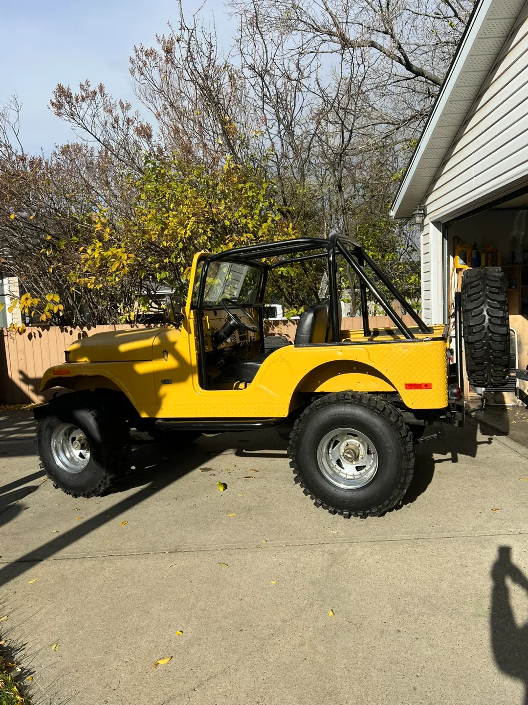 Vintage Yellow Jeep CJ-5 image indicator(2)