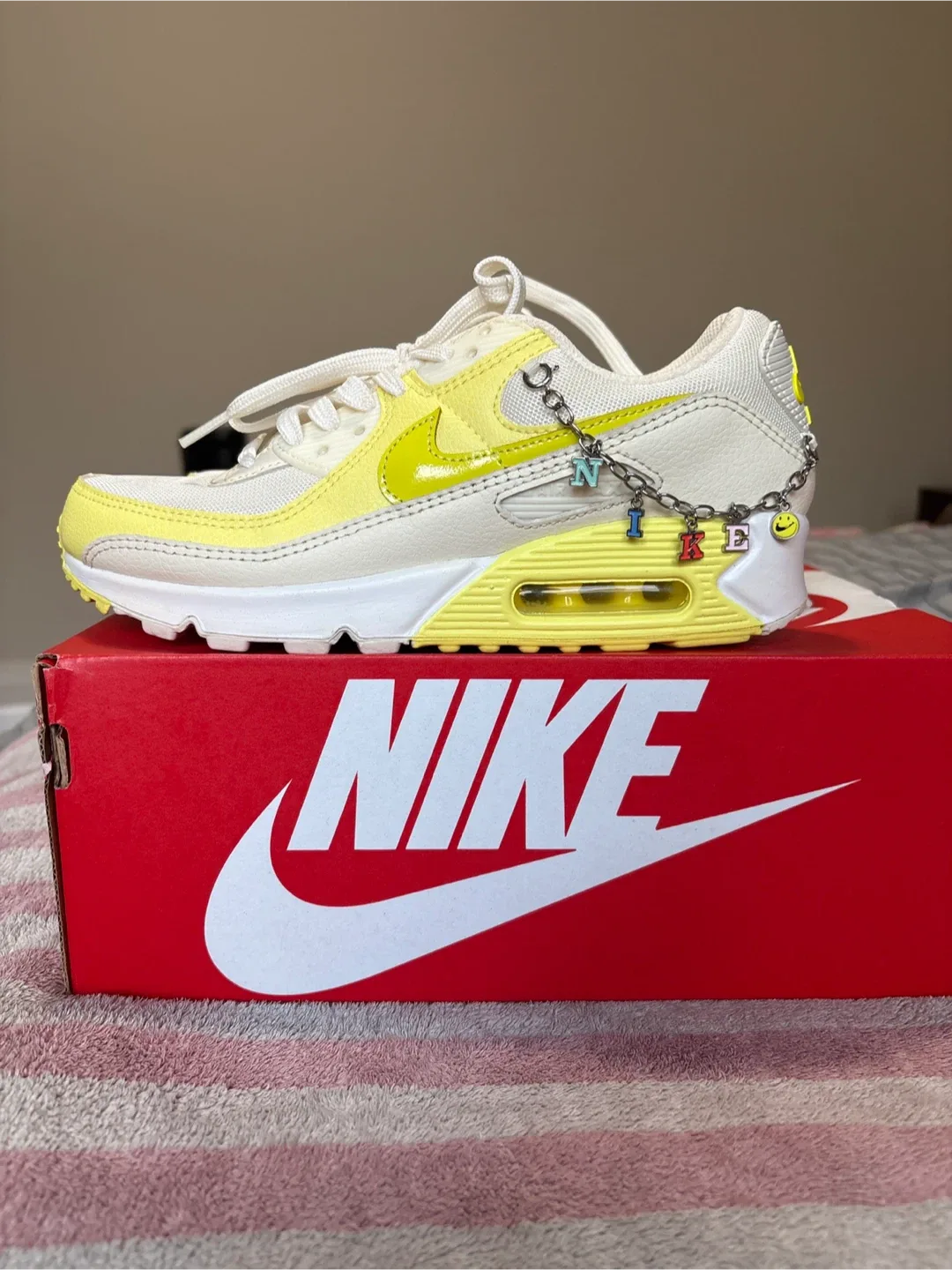 Nike Air Max 90 size 7.5 US image indicator(2)