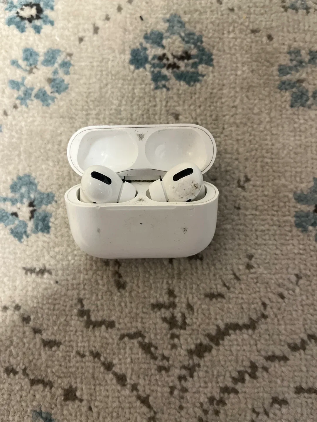 Apple AirPods Pro (2nd generation) image indicator(3)