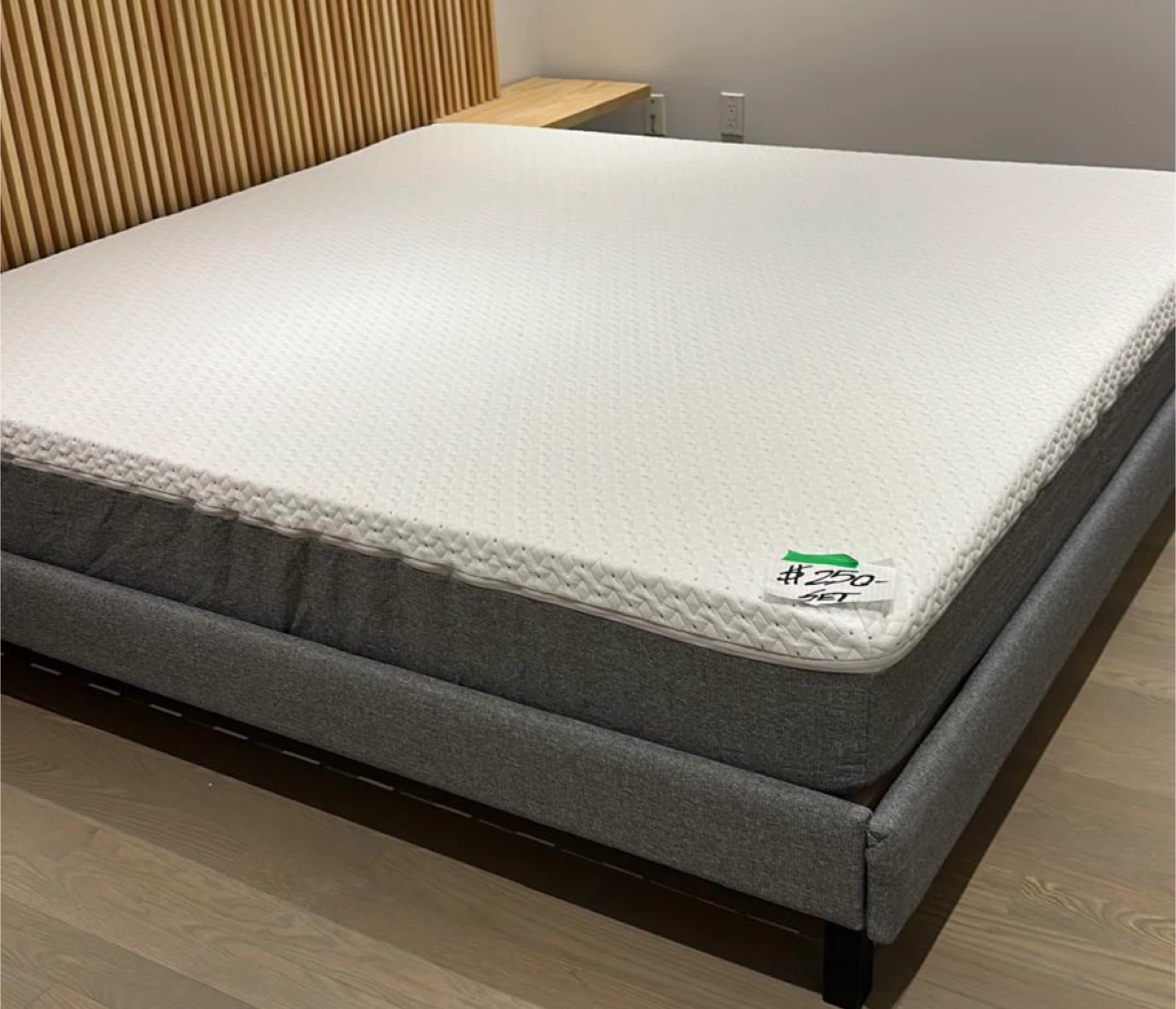 Bed frame + mattress set
